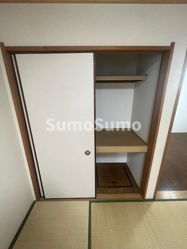 物件内観写真9　(ちょっとした収納スペースも充実しています)