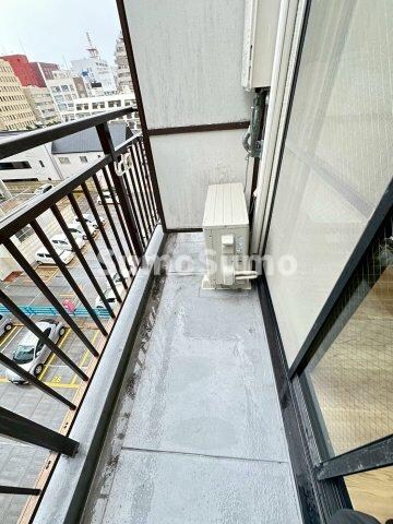 物件内観写真11　(広々としたバルコニーです)