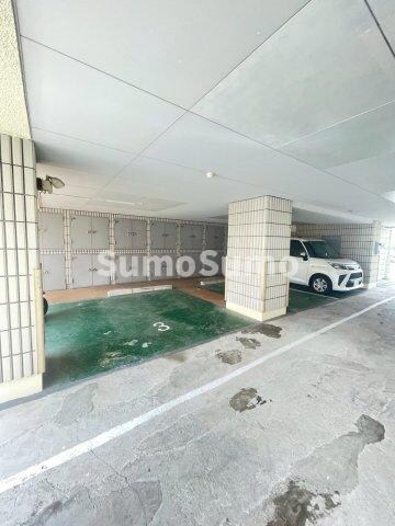 物件外観写真2　(駐車場に車を止められます)