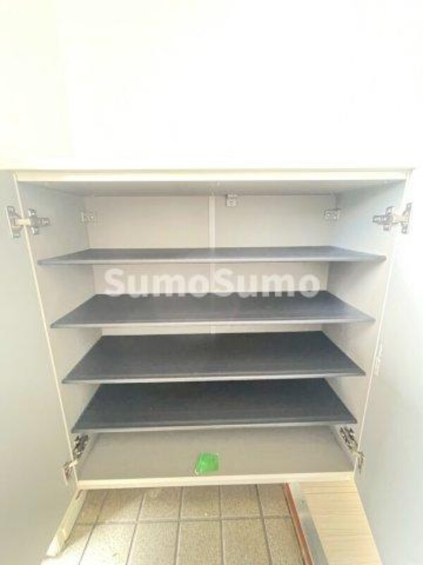 収納(小物を収納するのに便利です)
