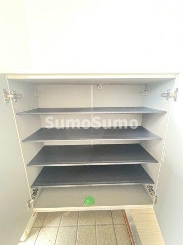 物件内観写真22　(小物を収納するのに便利です)