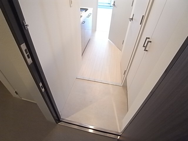 物件内観写真5　(収納もある玄関です)