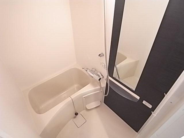 物件内観写真9　(きれいなお風呂です)