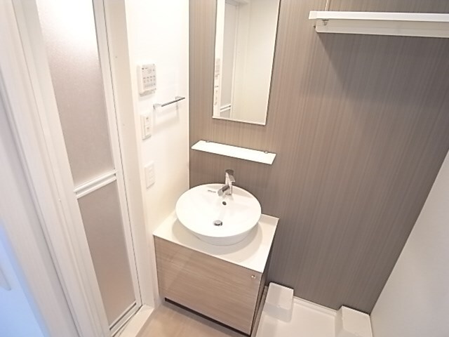 物件内観写真12　(独立洗面化粧台が付いています)