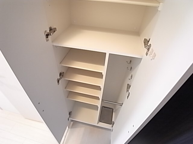 物件内観写真17　(収納豊富です)