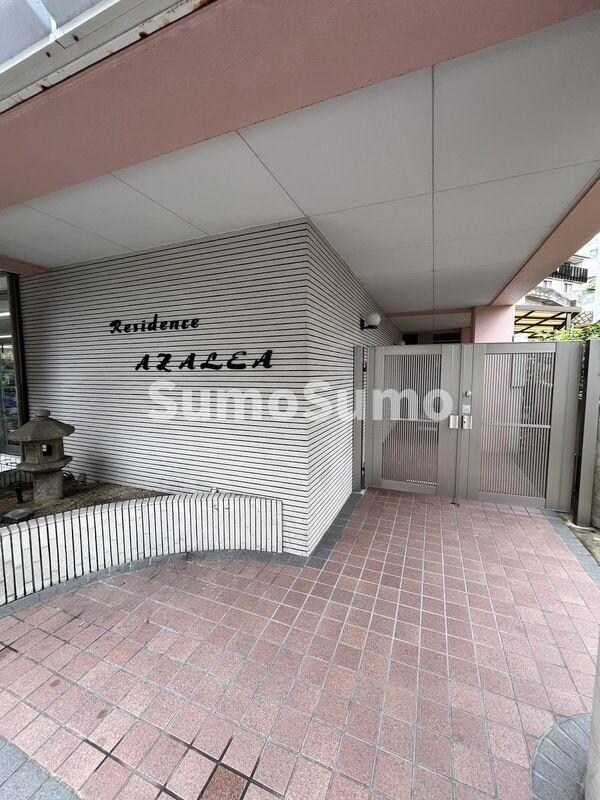 物件外観写真2　(清潔なエントランスです)