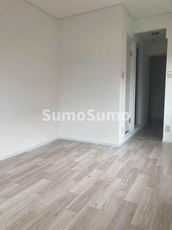 物件内観写真6　(こちらのリビングで趣味の時間をお楽しみください)