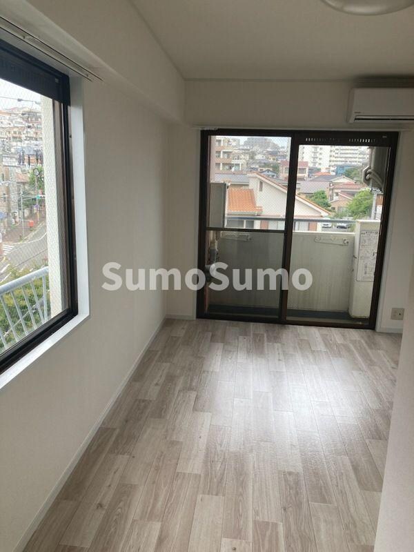 物件内観写真8　(開放的な寝室です)