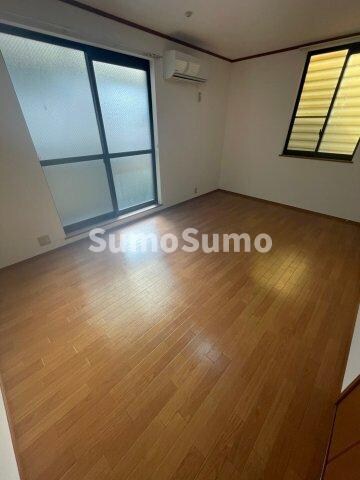 物件内観写真2　(使いやすい居間です)