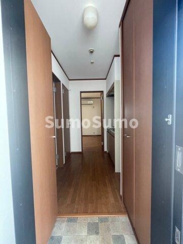 物件内観写真14　(明るい玄関です)