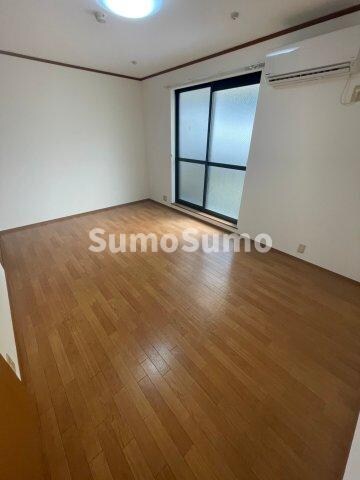 物件内観写真17　(おしゃれな居間です)