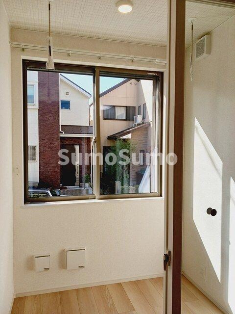 物件内観写真13　(バルコニーがあります)