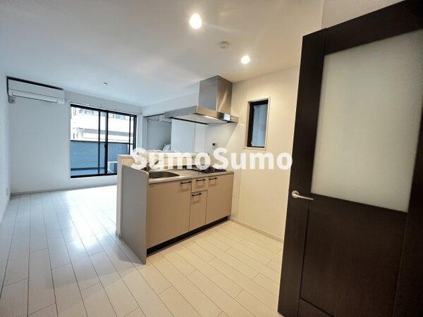 居室(こちらのリビングで趣味の時間をお楽しみください)