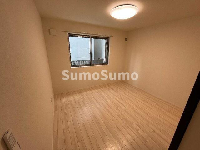 物件内観写真5　(使い勝手のいい寝室です)