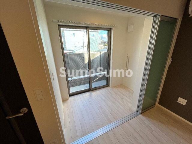 物件内観写真11　(広々としたバルコニーです)