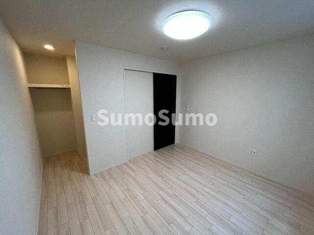 物件内観写真18　(明るい洋室です)