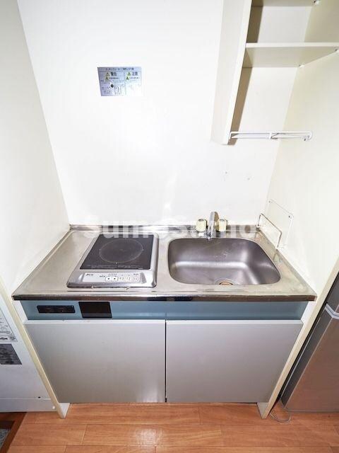 物件内観写真3　(コンパクトなキッチンで掃除もラクラク)
