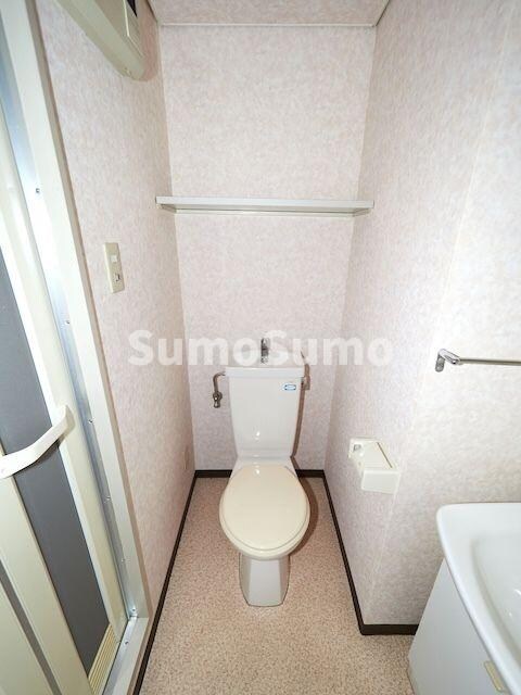 物件内観写真7　(ゆったりとした空間のトイレです)