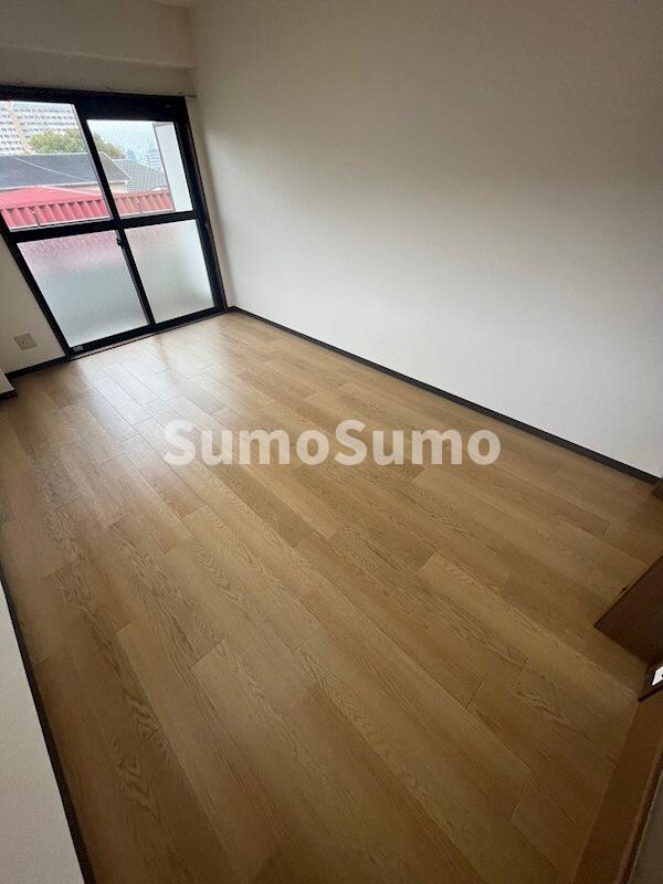 寝室(落ち着いて過ごせるお部屋なので、寝室にいかがでしょうか)