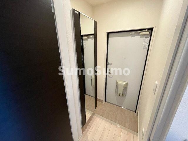 物件内観写真2　(明るい玄関です)