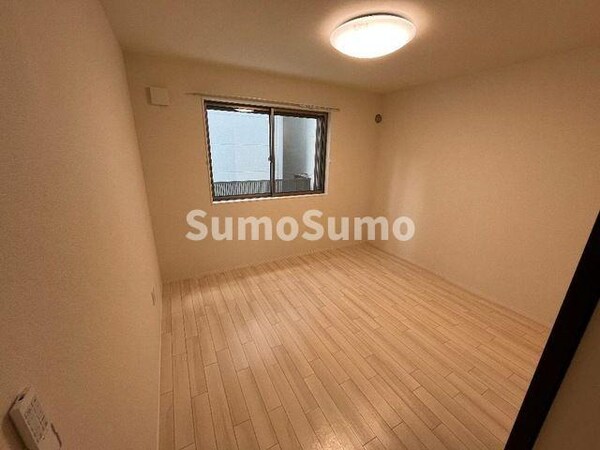 寝室(使い勝手のいい寝室です)