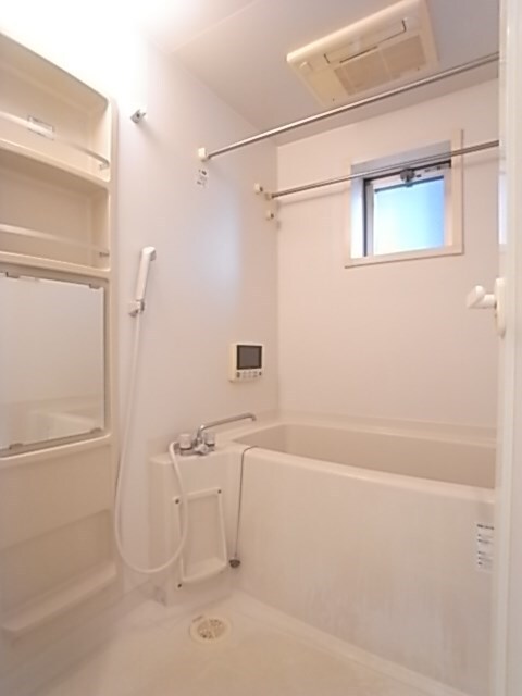 物件内観写真9　(日々の疲れを癒すお風呂付です)