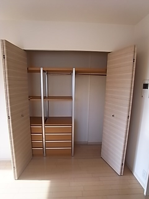 物件内観写真13　(便利な収納スペースです)