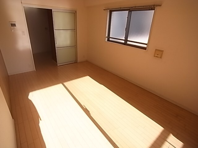 物件内観写真23　(ゆったりとしたリビングです)