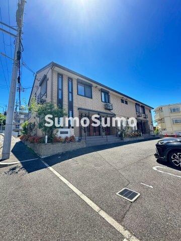 物件外観写真1　(外観は落ち着いています)