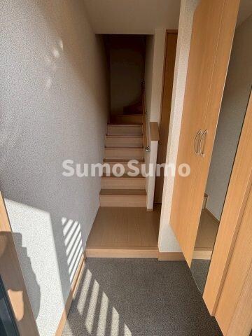 物件内観写真4　(収納もある玄関です)