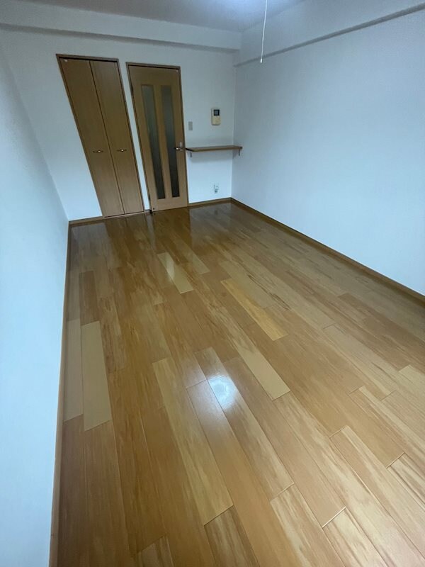 寝室(広くて明るい寝室)