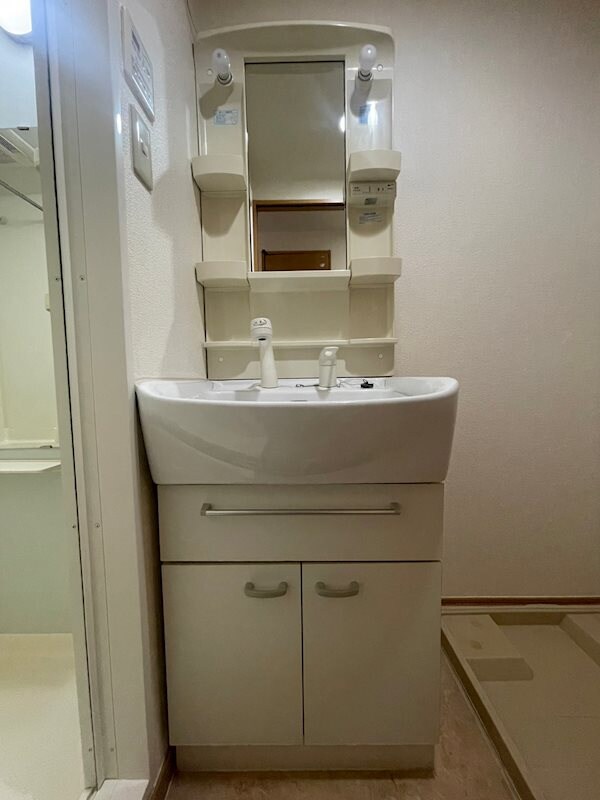 独立洗面台(朝の身支度には欠かせない独立洗面化粧台)