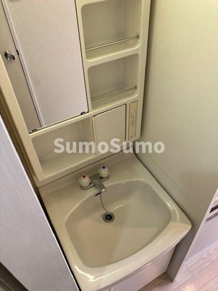 物件内観写真10　(明るい洗面所です)