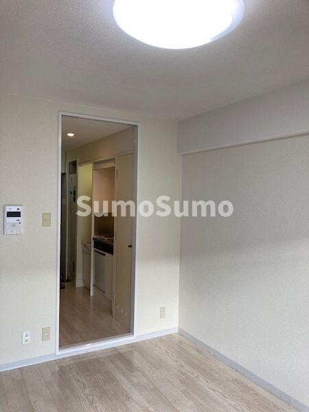 物件内観写真18　(ゆったりとした居間です)