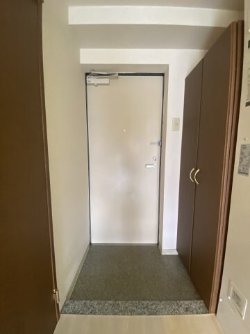 物件内観写真3　(シンプルで使いやすい玄関です)