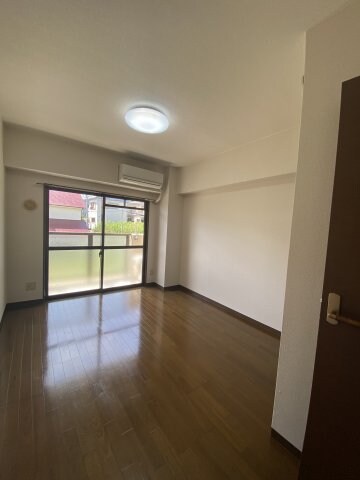 物件内観写真4　(居間です)