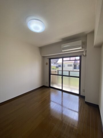 物件内観写真18　(ゆったり過ごせる居間です)