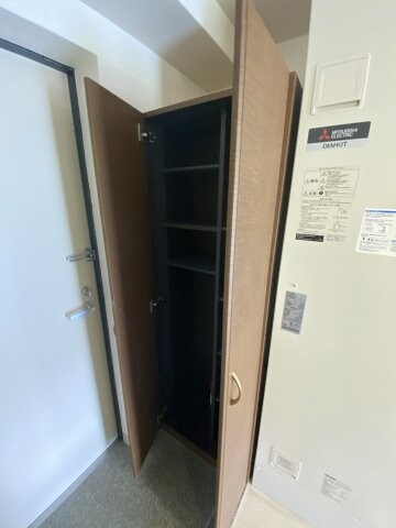 物件内観写真19　(収納のためのスペースです)