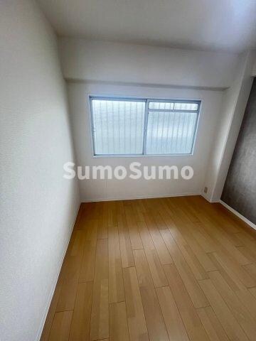 物件内観写真12　(こちらのリビングで趣味の時間をお楽しみください)