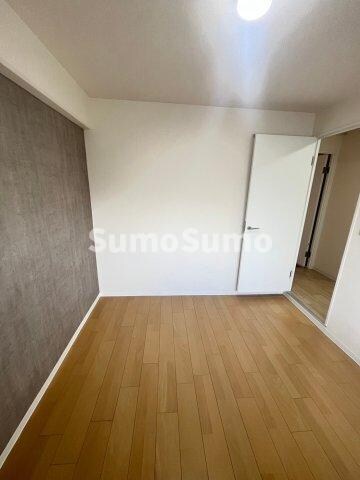 物件内観写真13　(広々とした洋室です)