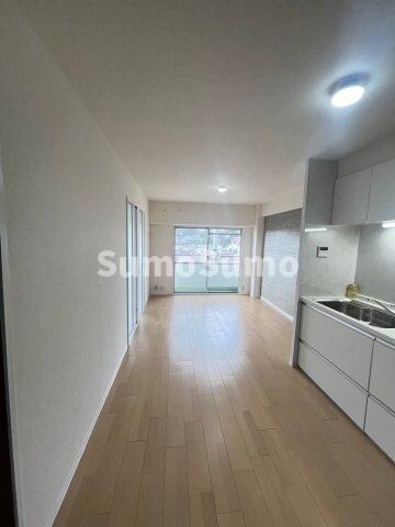 物件内観写真24　(ゆったりとした居間です)