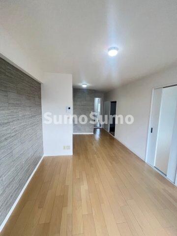 物件内観写真25　(こちらの居間で趣味の時間をお楽しみください)