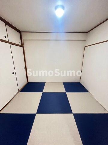 物件内観写真27　(広くて明るい寝室)