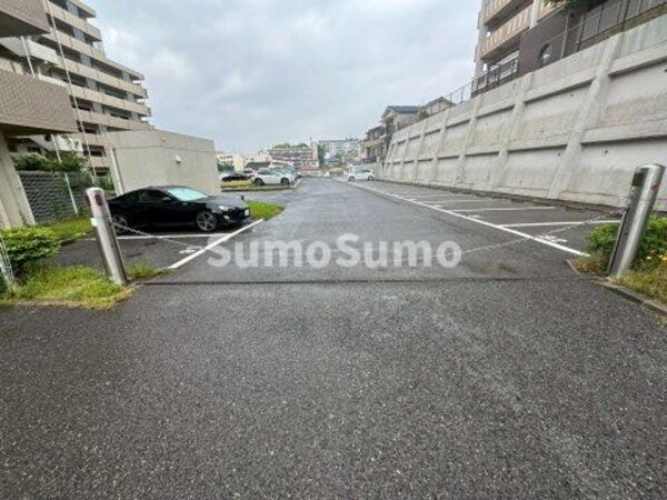 駐車場(駐車場に車を止められます)