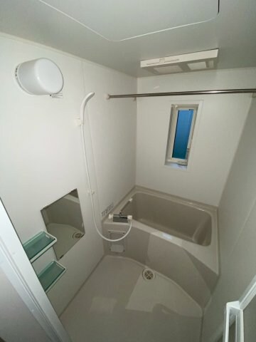 物件内観写真6　(日々の疲れを癒すお風呂付です)