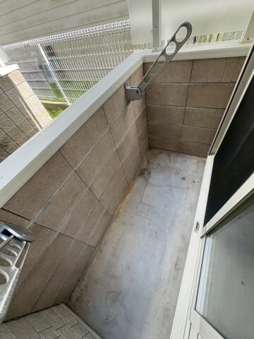 物件内観写真8　(暖かな日差しのふりそそぐバルコニー)