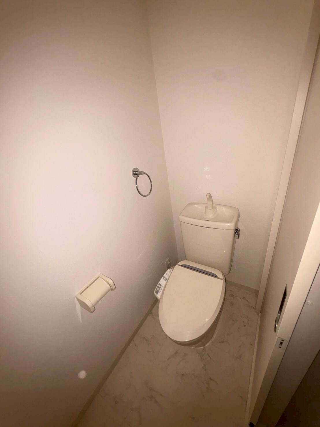 物件内観写真9　(落ち着いたトイレです)