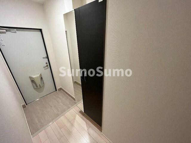 物件内観写真2　(明るい玄関です)