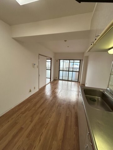 物件内観写真8　(おしゃれな居間です)