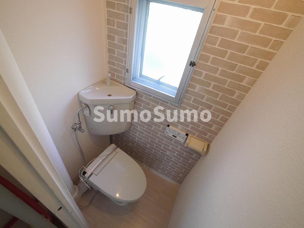 物件内観写真6　(落ち着いた色調のトイレです)